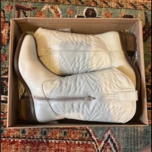 Size 9 Steve Madden white cowboy boots